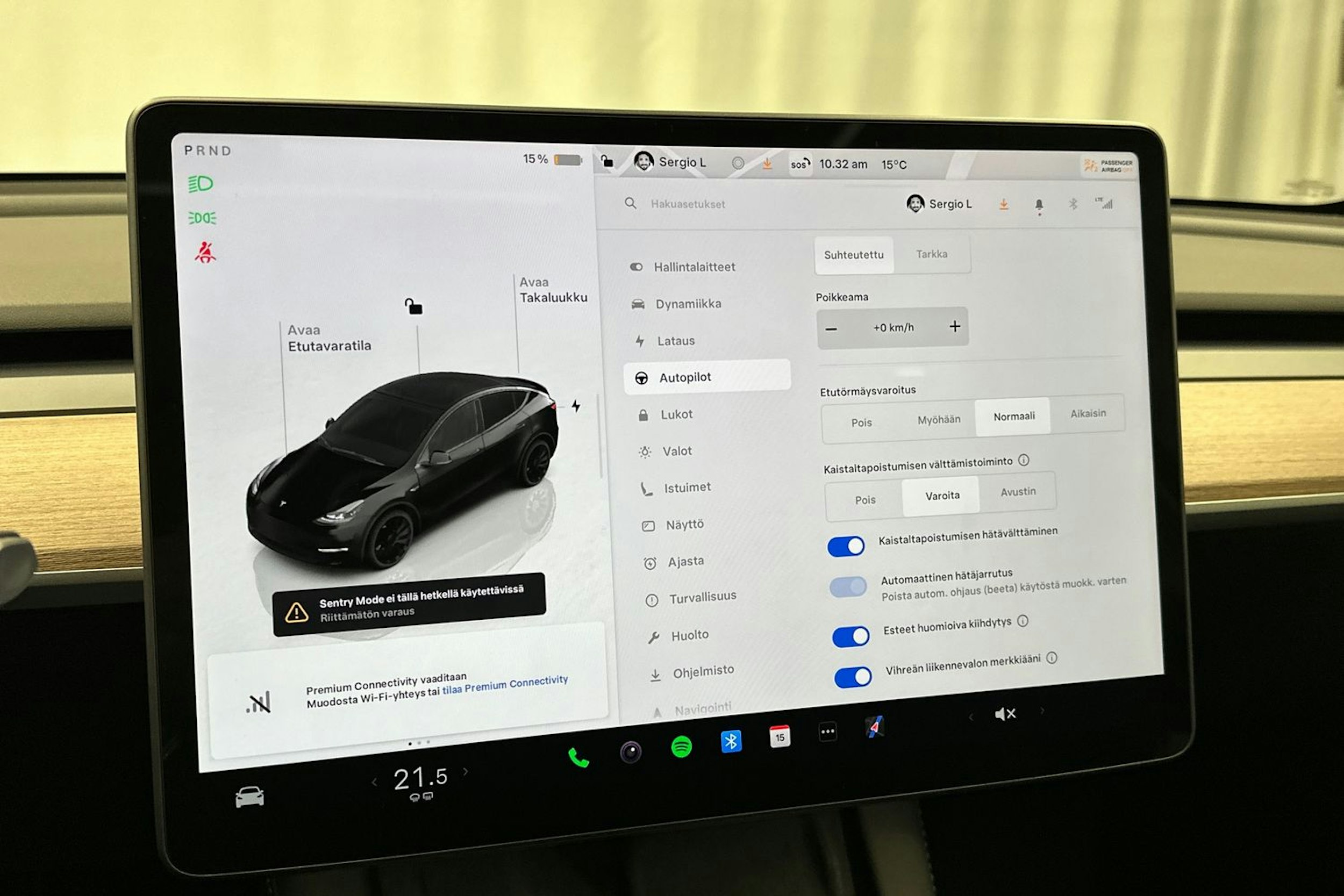 musta Tesla Model Y 2024 kuva 14.