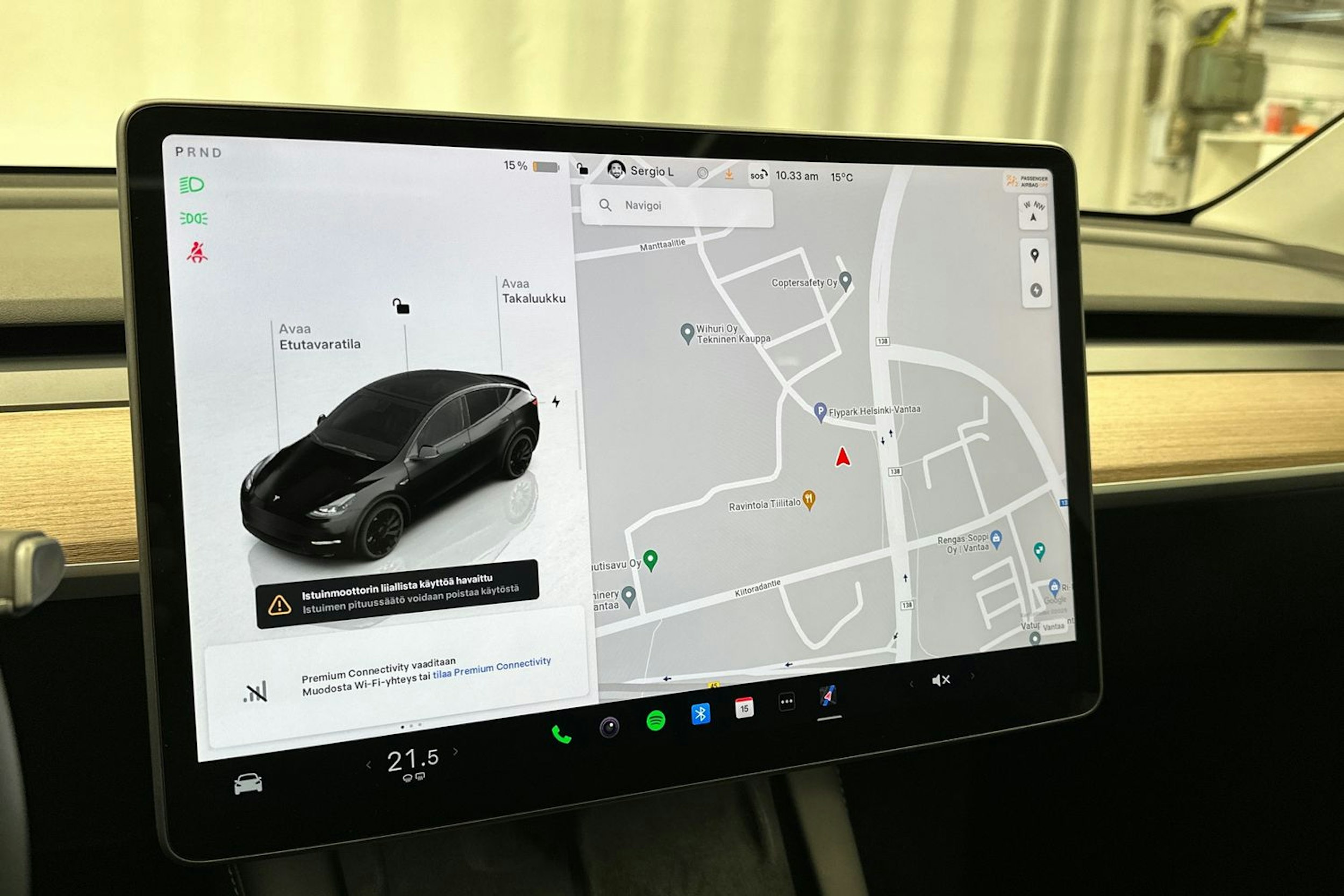 musta Tesla Model Y 2024 kuva 15.