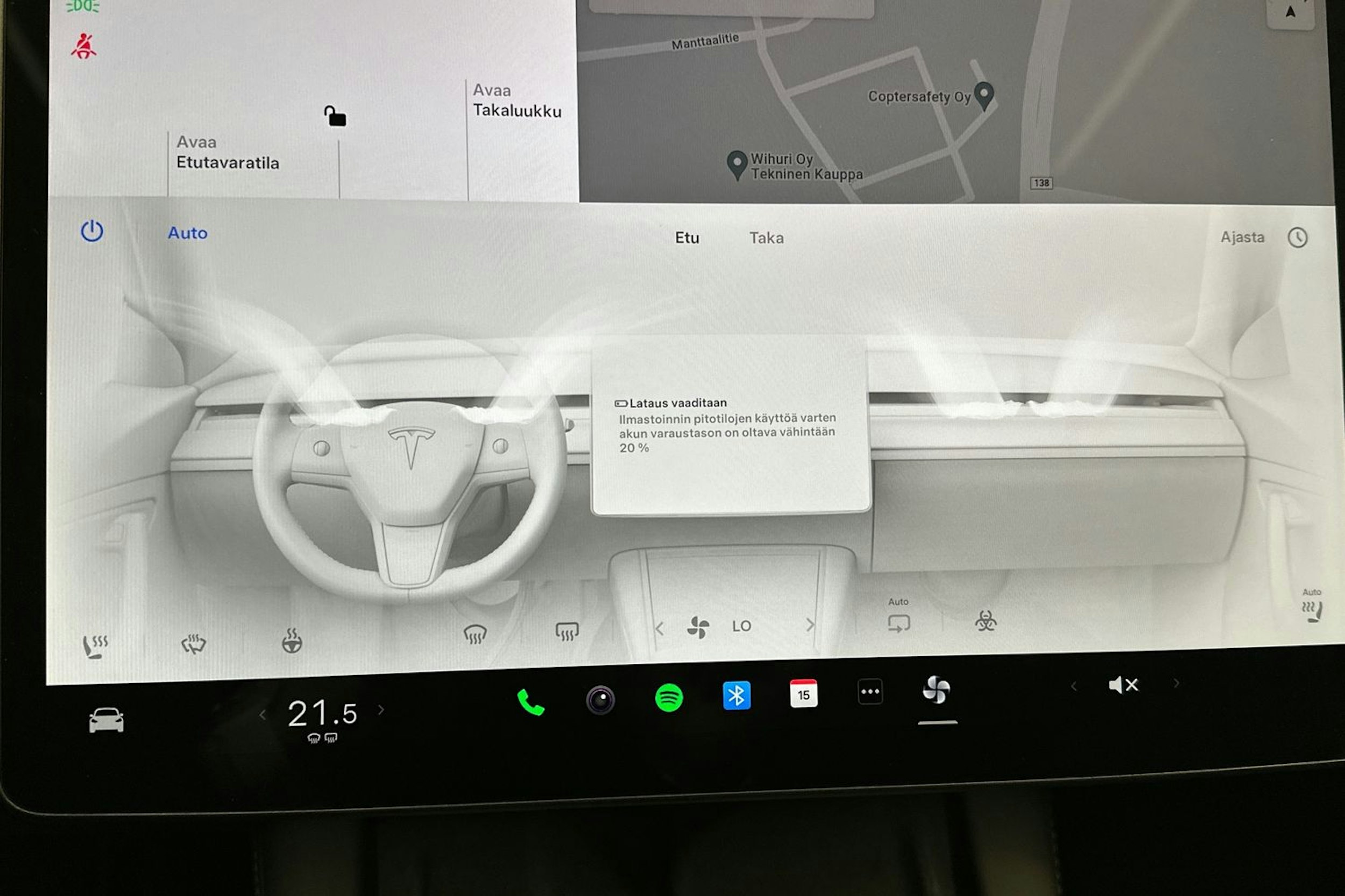 musta Tesla Model Y 2024 kuva 17.