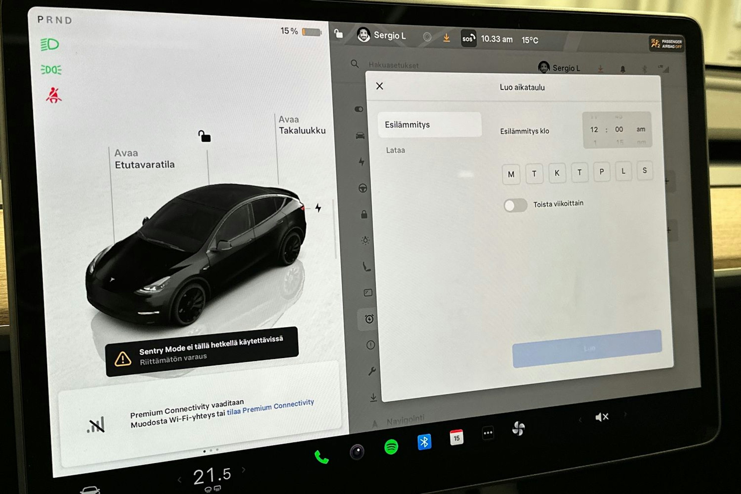 musta Tesla Model Y 2024 kuva 18.