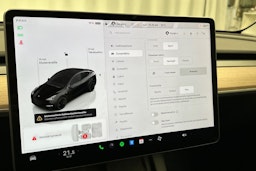 musta Tesla Model Y 2024 kuva 21.