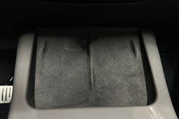 musta Tesla Model Y 2024 kuva 23.