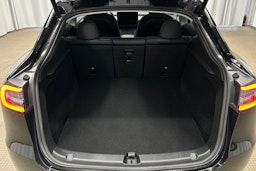 musta Tesla Model Y 2024 kuva 29.