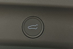 musta Tesla Model Y 2024 kuva 30.