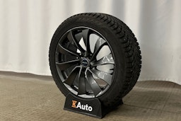 musta Tesla Model Y 2024 kuva 33.