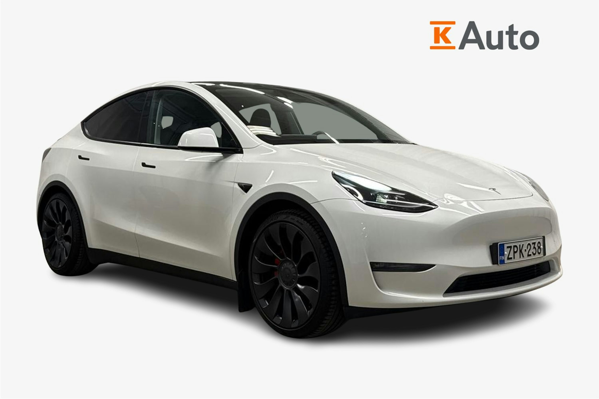 valkoinen Tesla Model Y 2024 kuva 1.