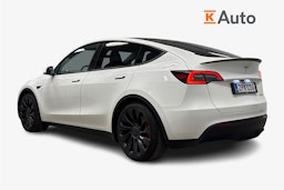 valkoinen Tesla Model Y 2024 kuva 2.