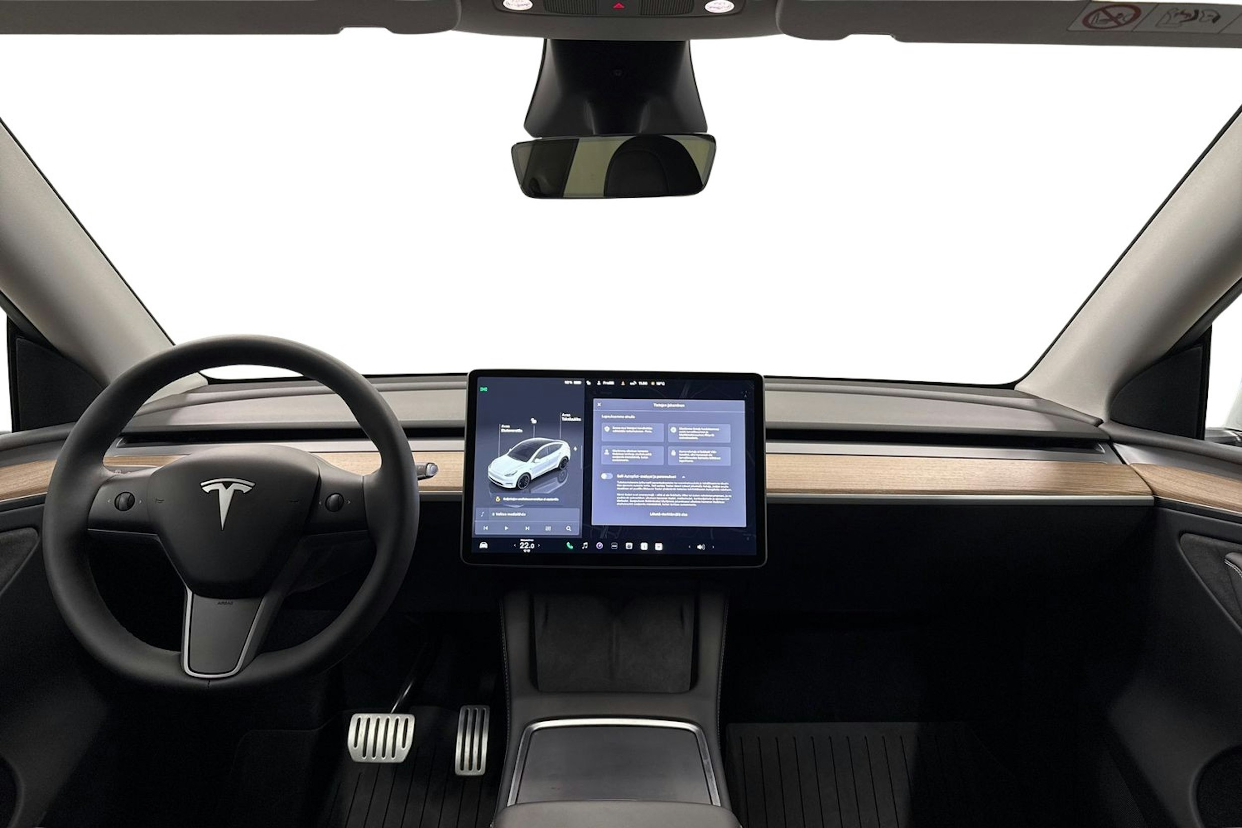 valkoinen Tesla Model Y 2024 kuva 8.