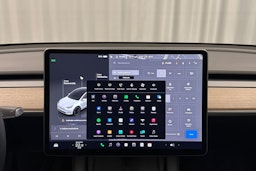 valkoinen Tesla Model Y 2024 kuva 15.