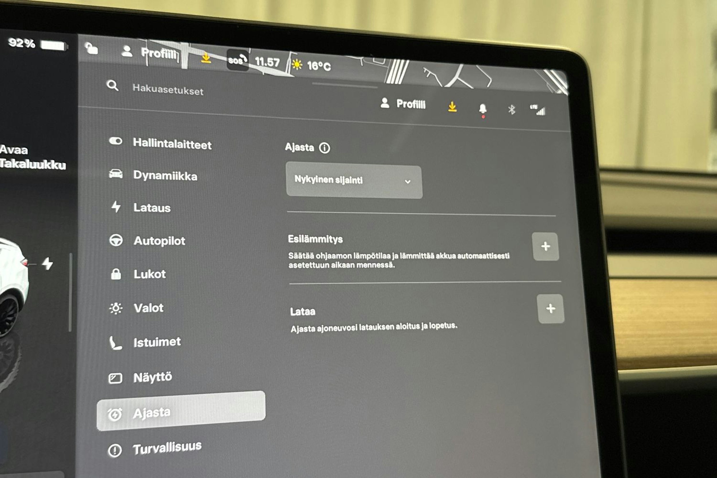 valkoinen Tesla Model Y 2024 kuva 16.