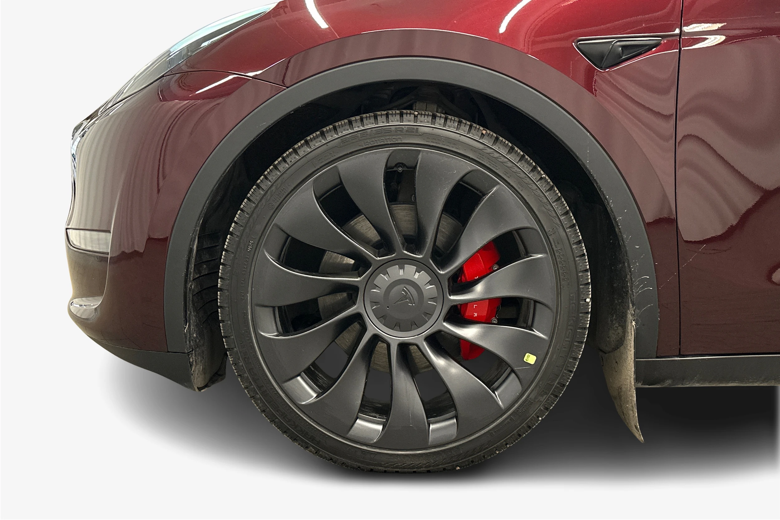 punainen Tesla Model Y 2024 kuva 12.