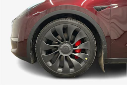 punainen Tesla Model Y 2024 kuva 12.