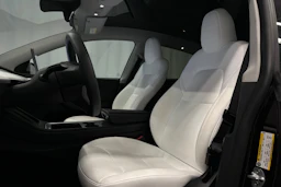 punainen Tesla Model Y 2024 kuva 17.