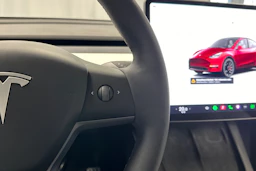 punainen Tesla Model Y 2024 kuva 21.