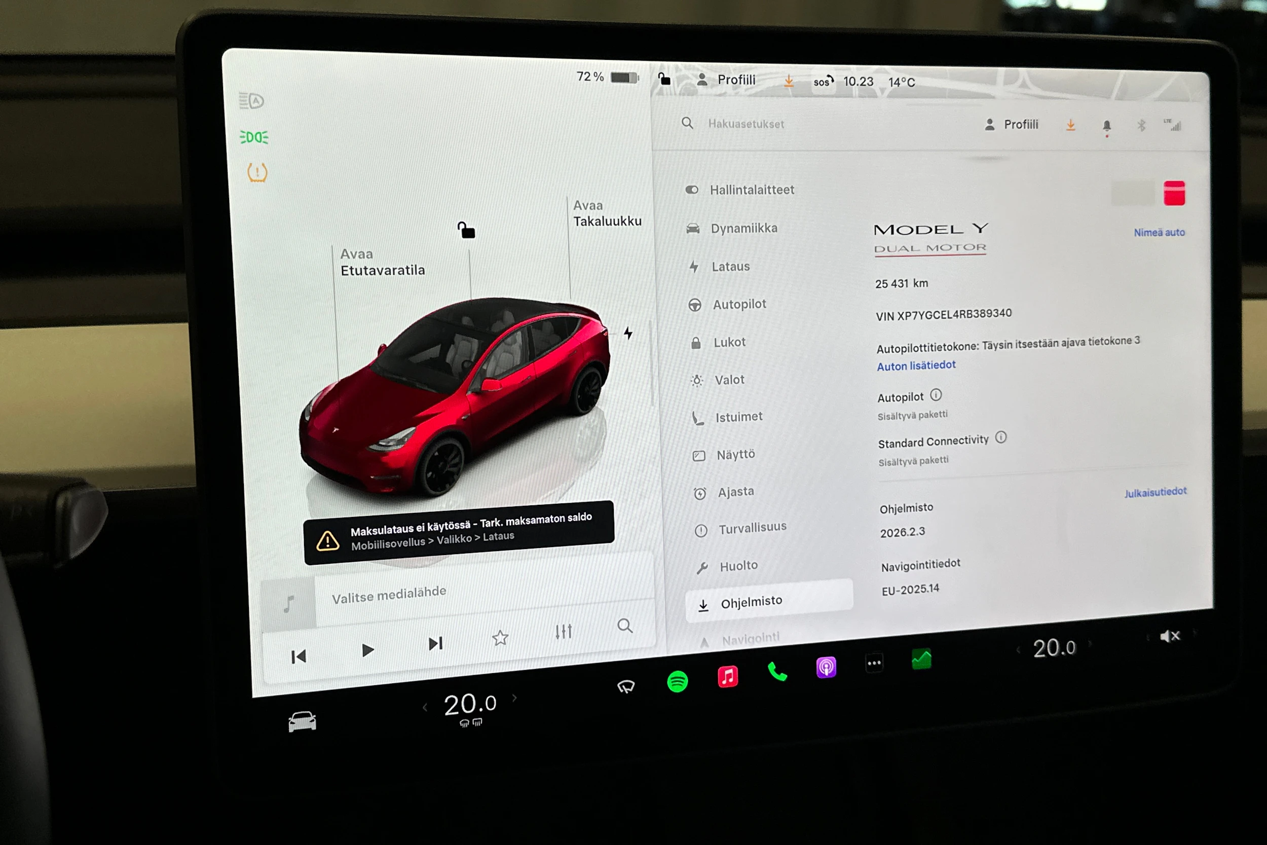 punainen Tesla Model Y 2024 kuva 23.