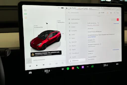 punainen Tesla Model Y 2024 kuva 23.