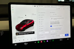 punainen Tesla Model Y 2024 kuva 24.