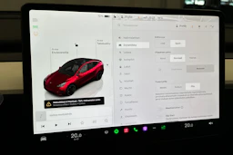 punainen Tesla Model Y 2024 kuva 25.