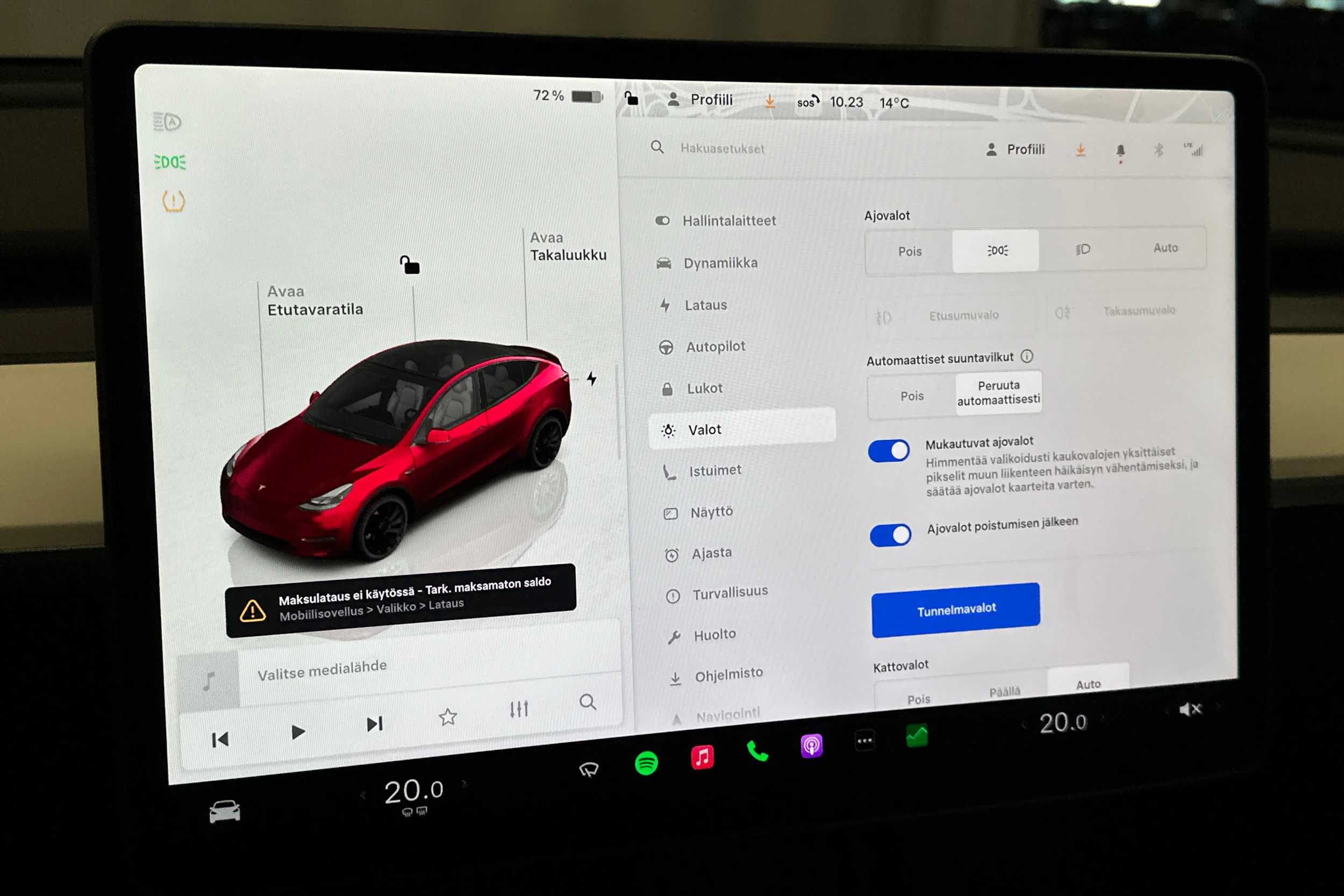 punainen Tesla Model Y 2024 kuva 26.