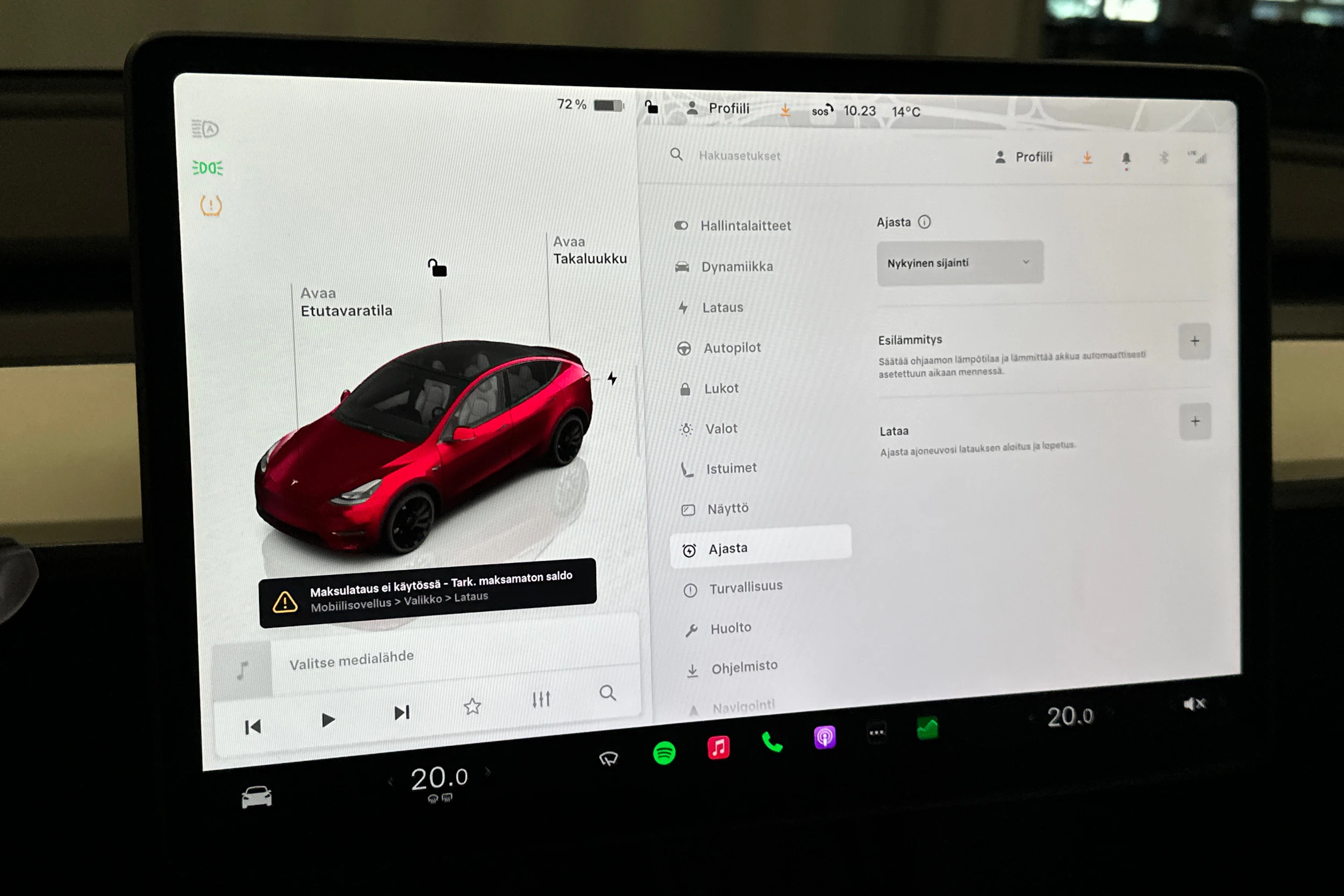 punainen Tesla Model Y 2024 kuva 28.