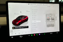 punainen Tesla Model Y 2024 kuva 29.