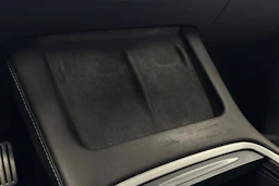 punainen Tesla Model Y 2024 kuva 35.