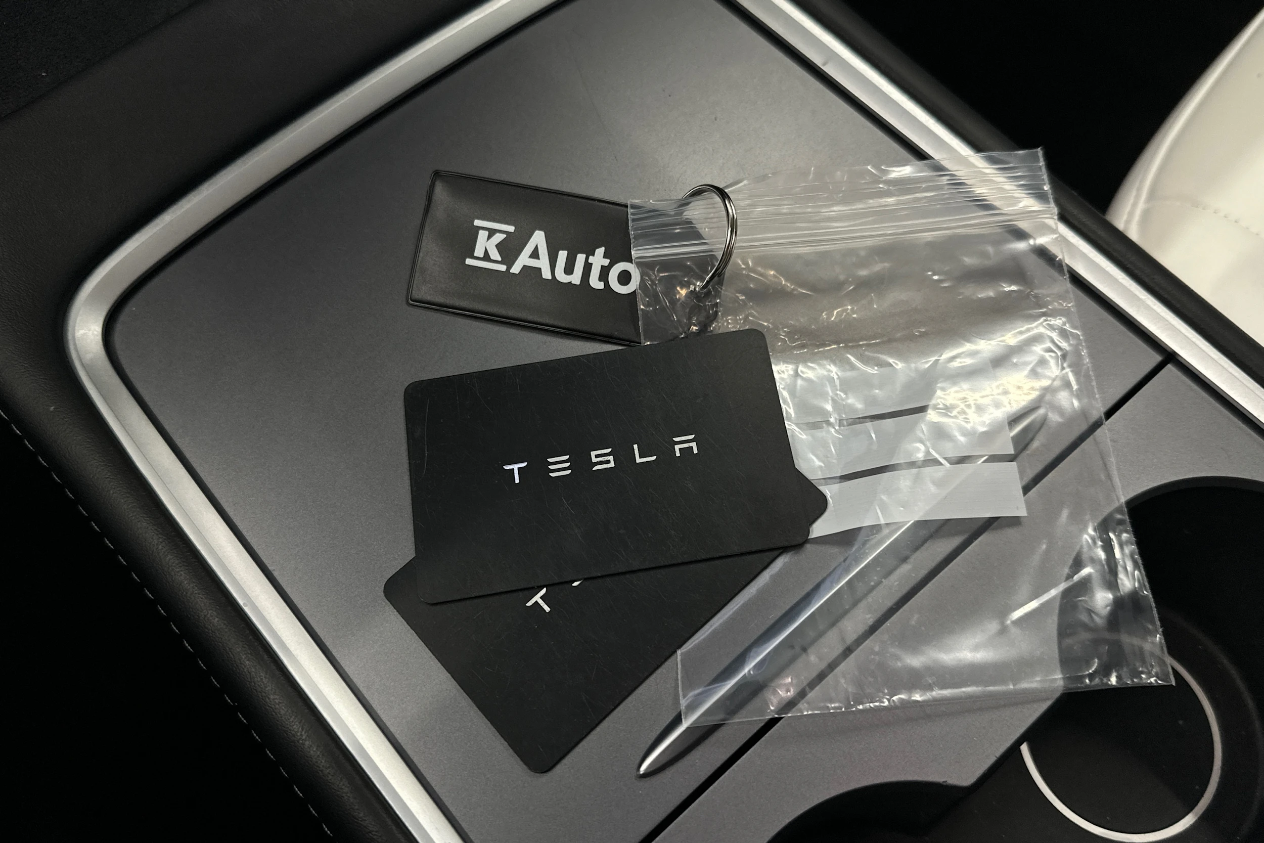 punainen Tesla Model Y 2024 kuva 36.