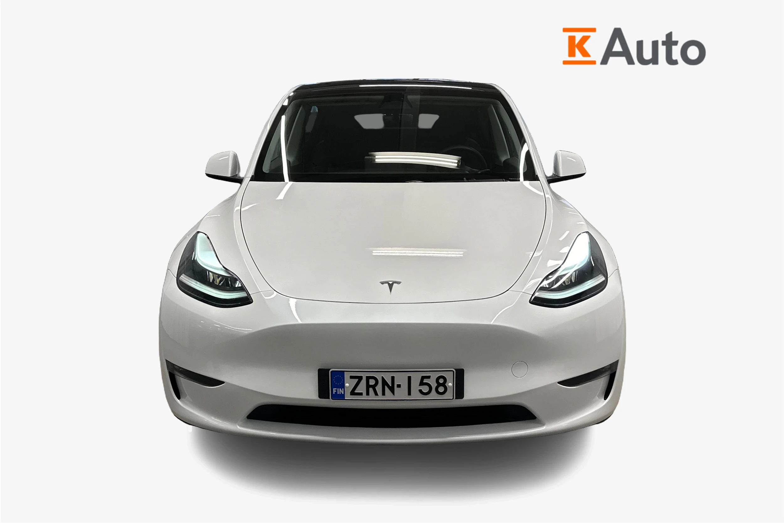 valkoinen Tesla Model Y 2024 kuva 5.