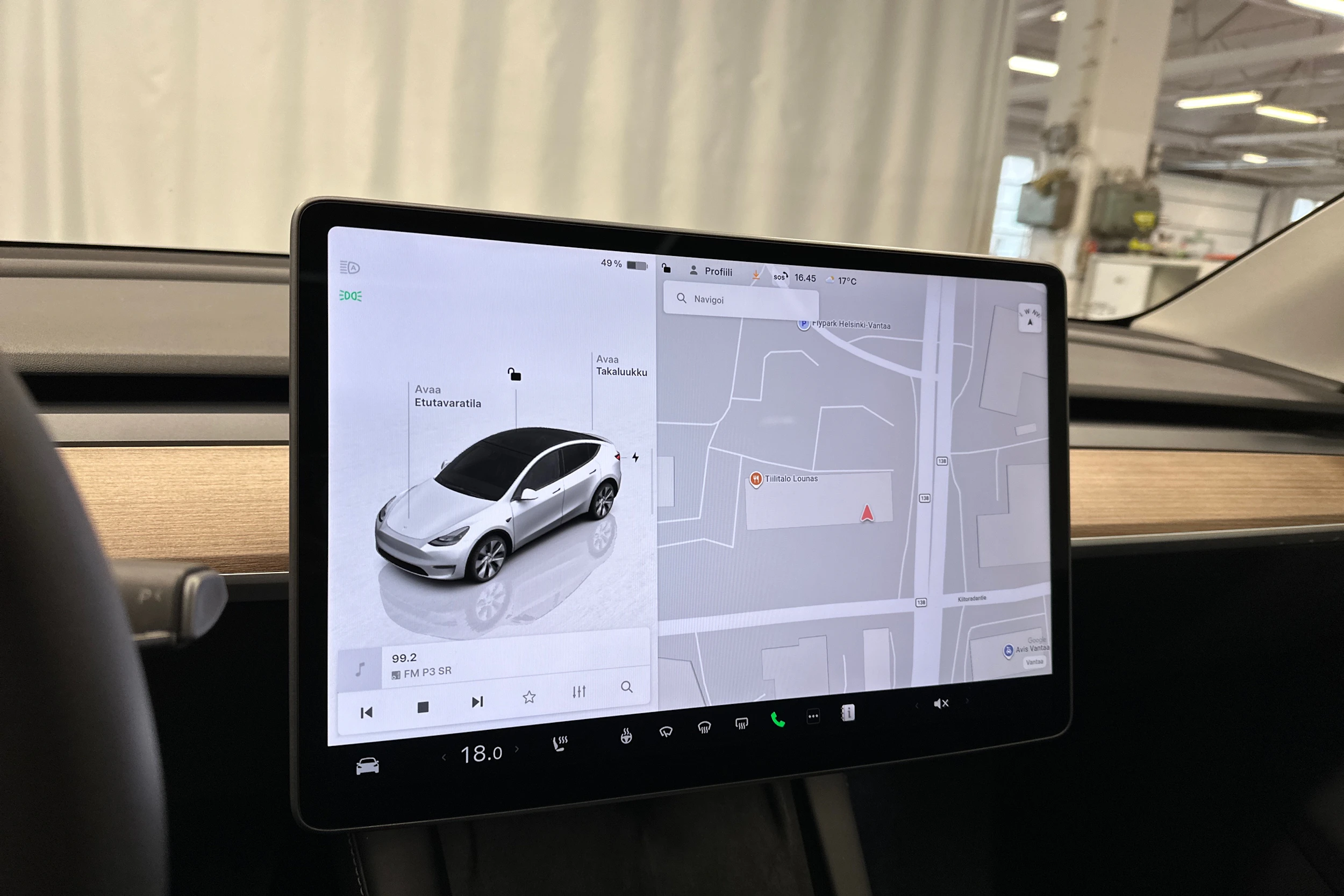 valkoinen Tesla Model Y 2024 kuva 16.