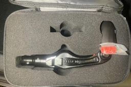 met. musta Tesla Model Y 2025 kuva 5.