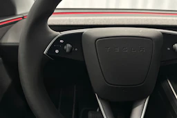 harmaa Tesla Model Y 2025 kuva 11.