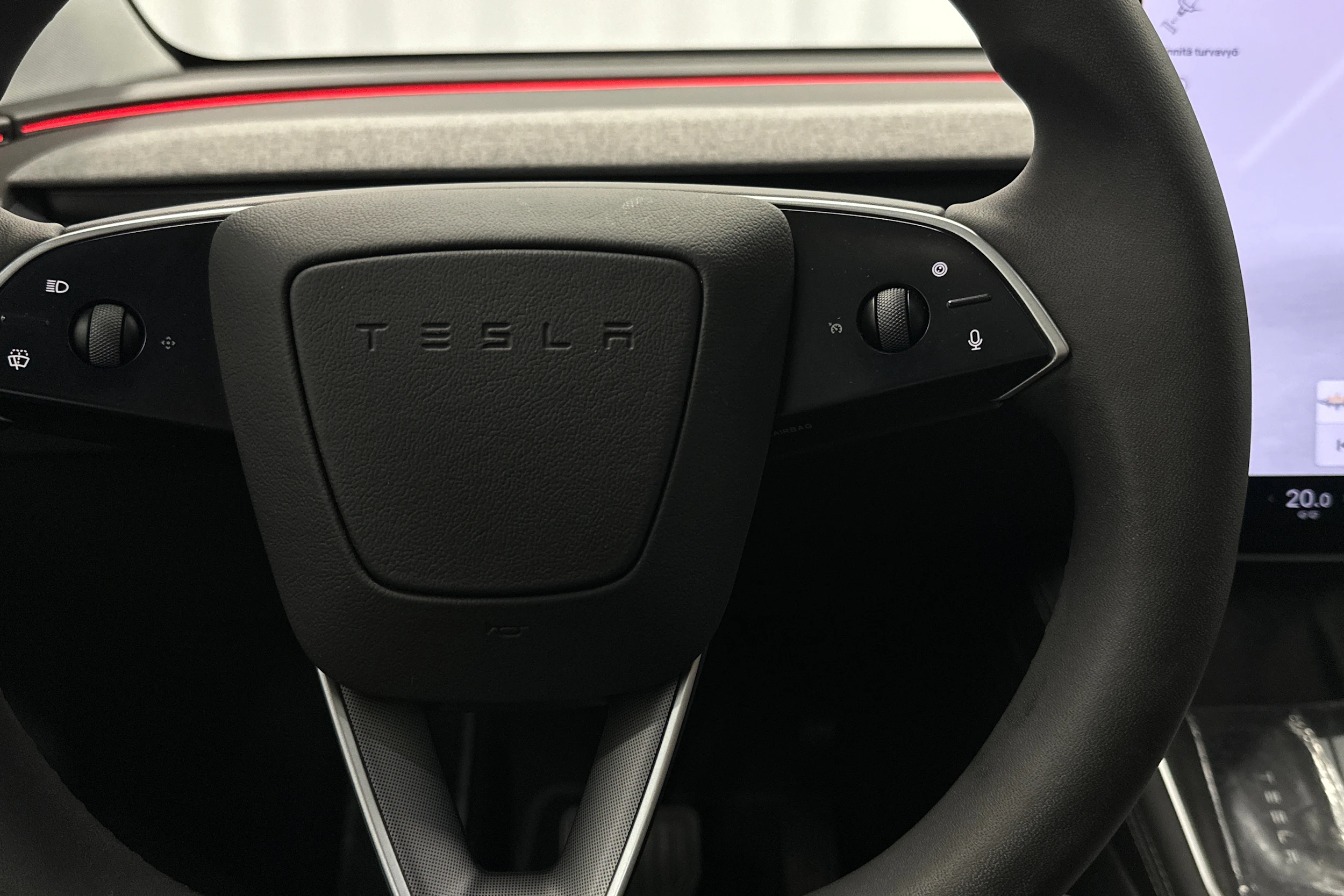 harmaa Tesla Model Y 2025 kuva 12.