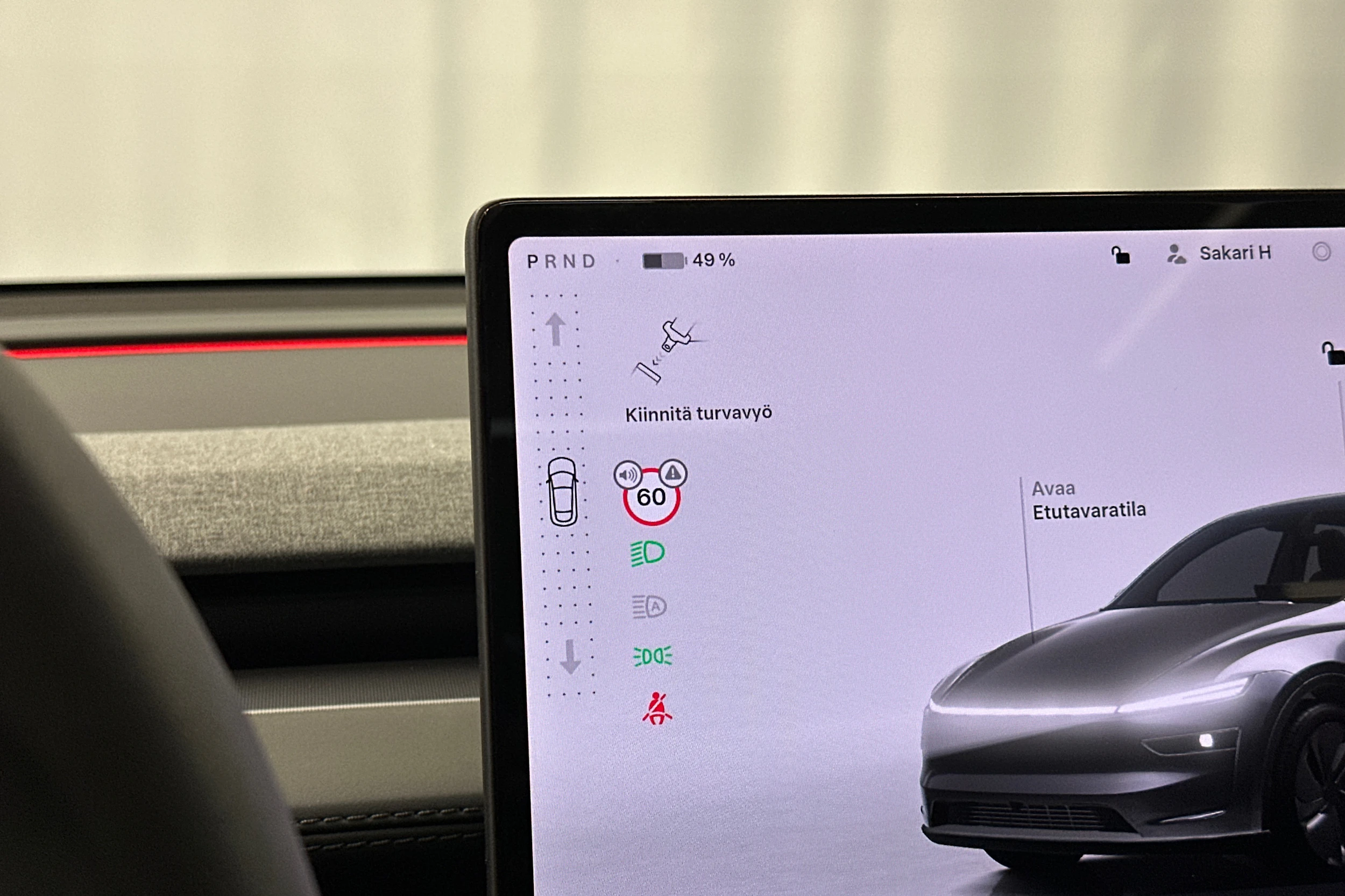 harmaa Tesla Model Y 2025 kuva 13.