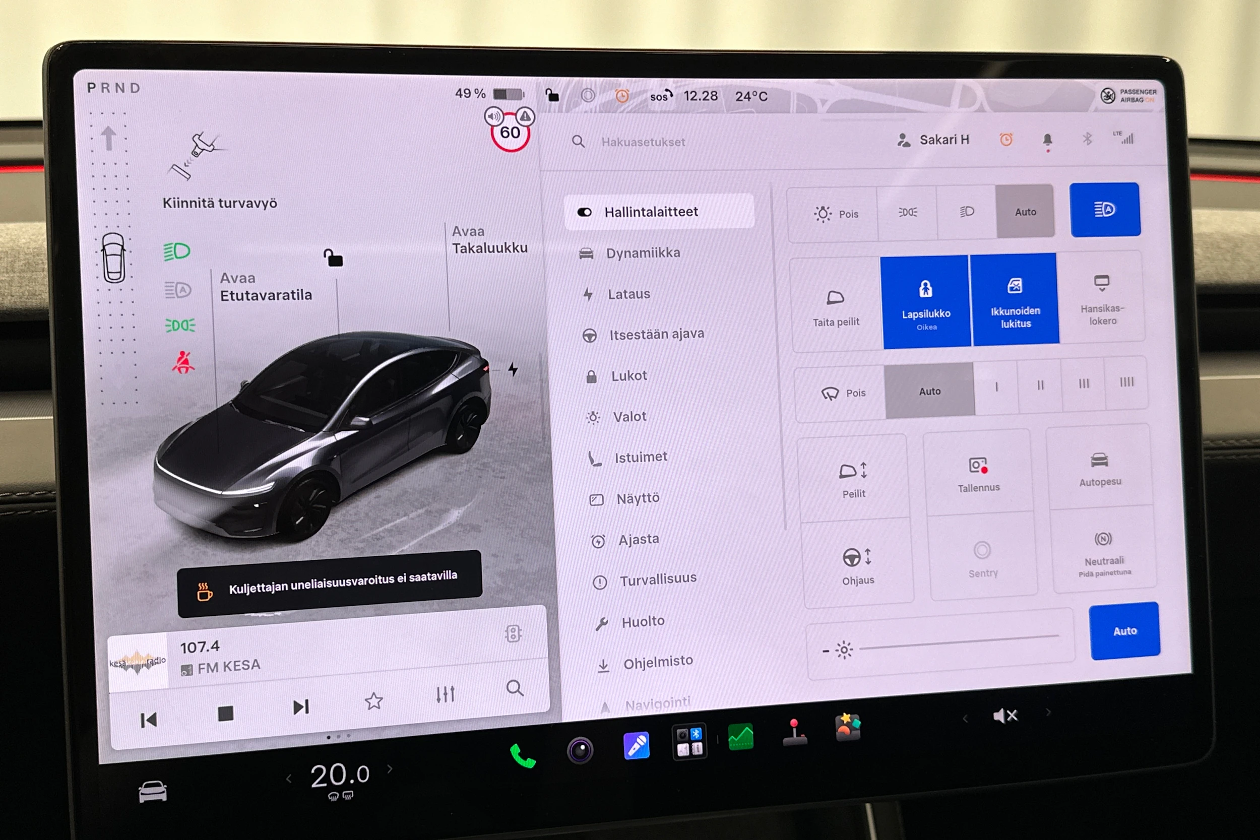 harmaa Tesla Model Y 2025 kuva 16.