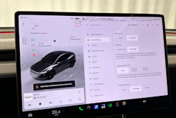 harmaa Tesla Model Y 2025 kuva 17.