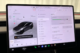 harmaa Tesla Model Y 2025 kuva 18.