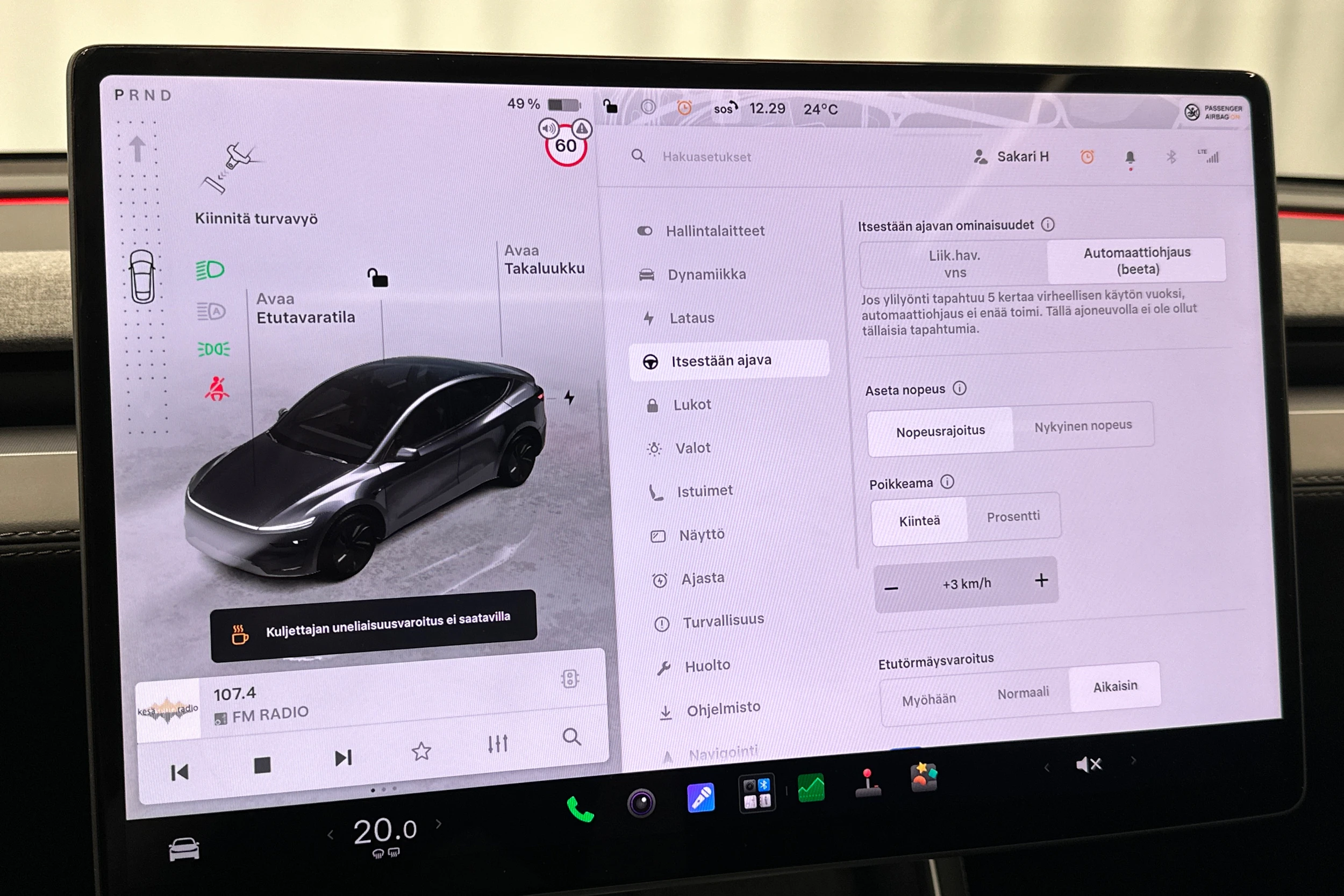 harmaa Tesla Model Y 2025 kuva 19.