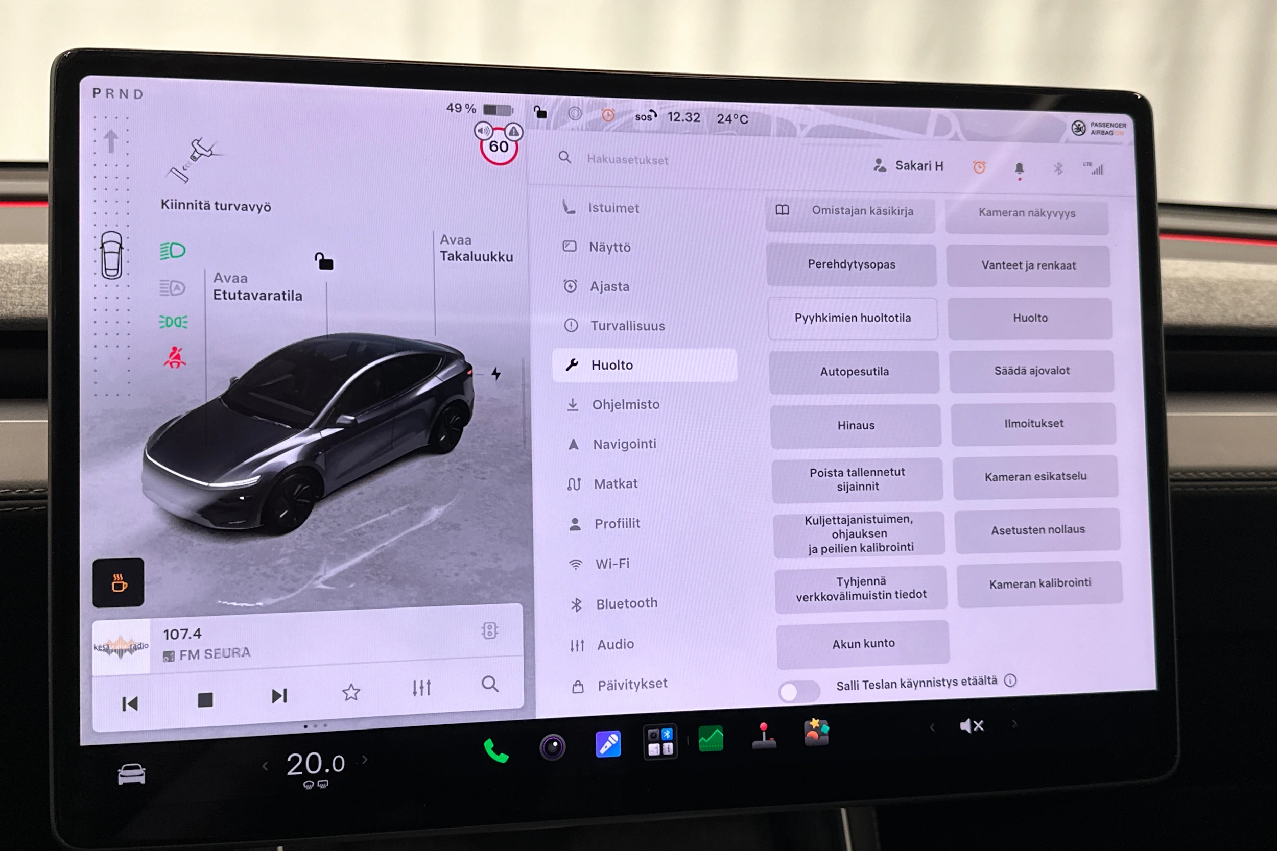 harmaa Tesla Model Y 2025 kuva 22.