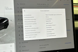 harmaa Tesla Model Y 2025 kuva 24.