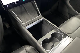 harmaa Tesla Model Y 2025 kuva 32.