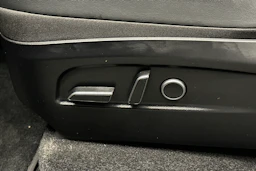 harmaa Tesla Model Y 2025 kuva 33.