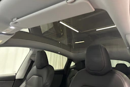 harmaa Tesla Model Y 2025 kuva 34.