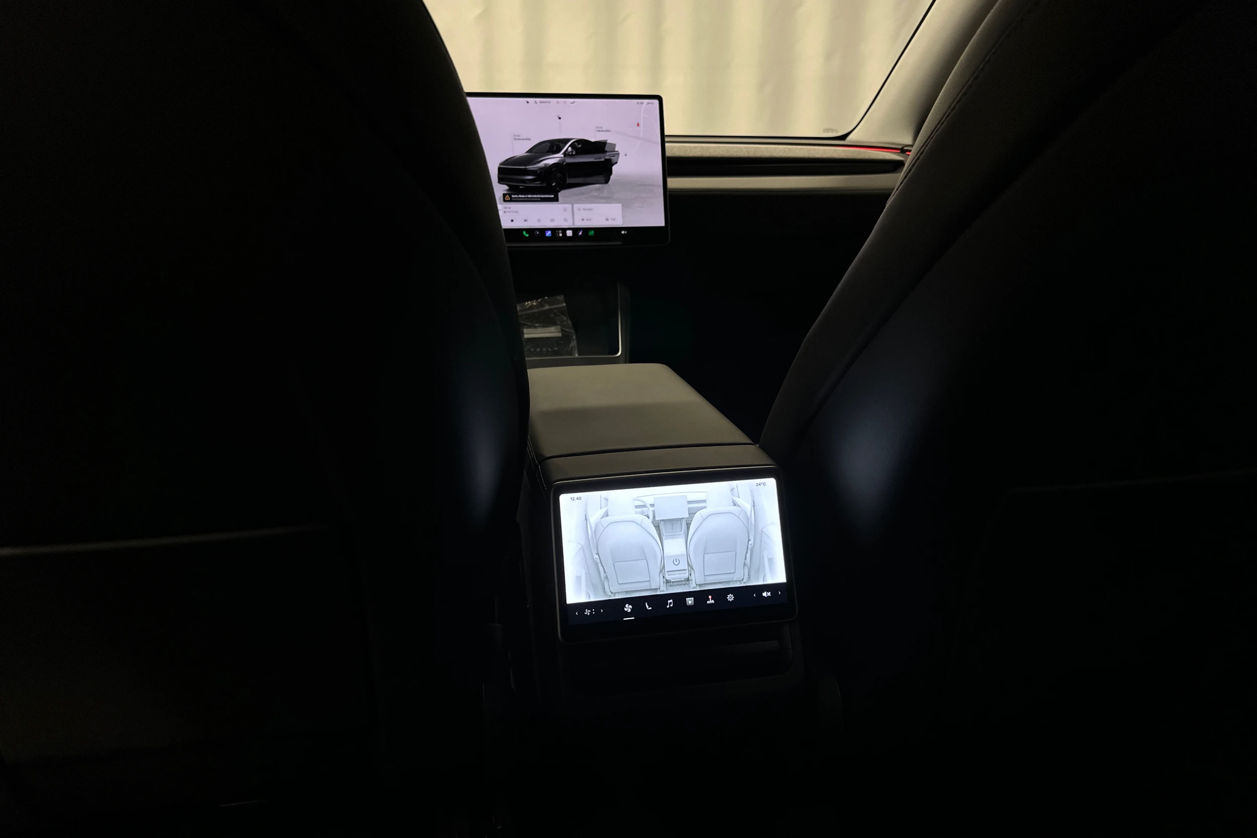 harmaa Tesla Model Y 2025 kuva 35.