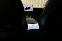 harmaa Tesla Model Y 2025 kuva 35.