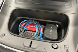 harmaa Tesla Model Y 2025 kuva 36.