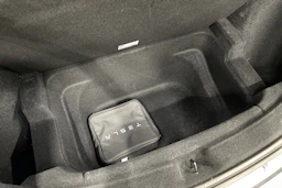 harmaa Tesla Model Y 2025 kuva 39.
