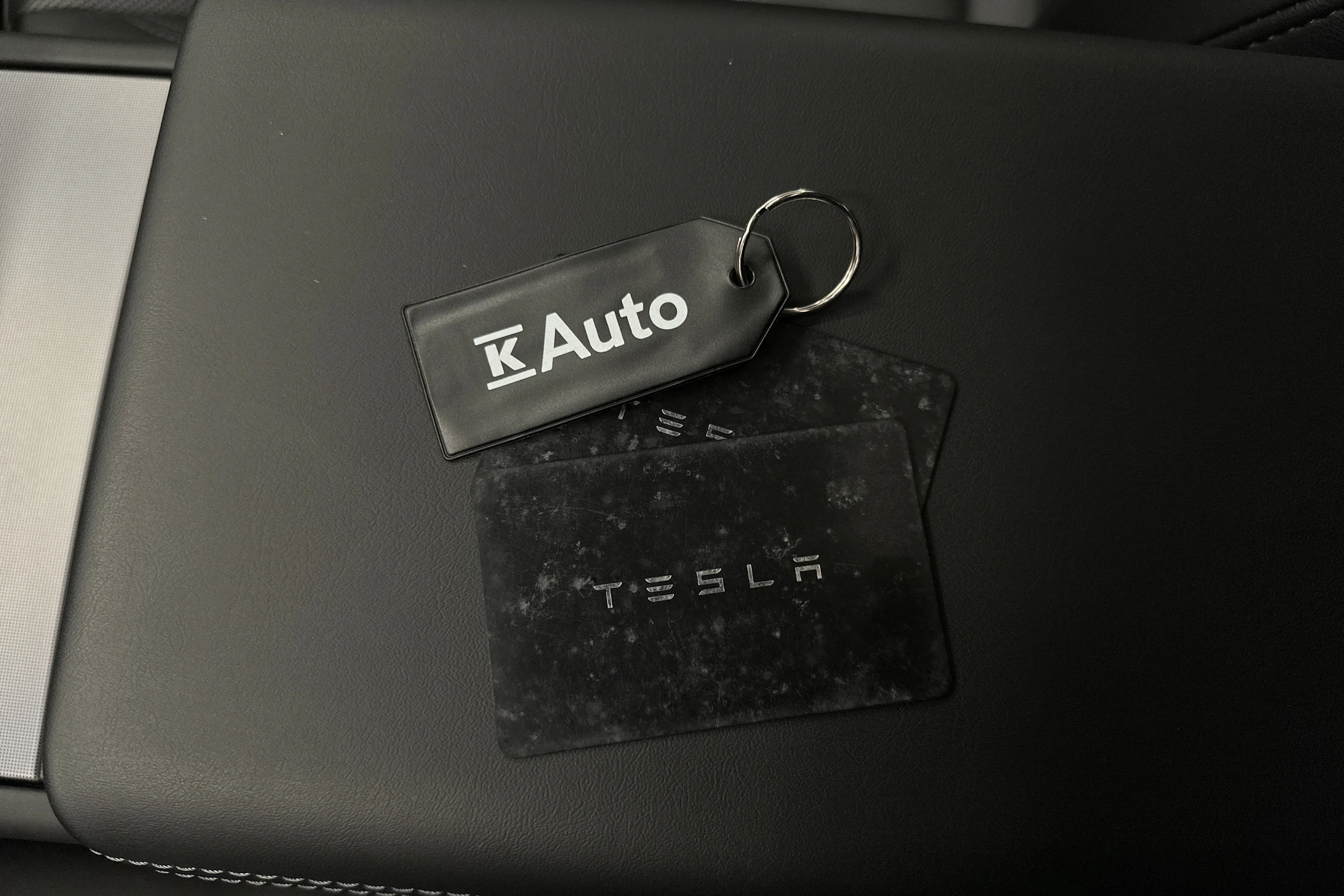harmaa Tesla Model Y 2025 kuva 41.
