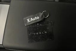 harmaa Tesla Model Y 2025 kuva 41.