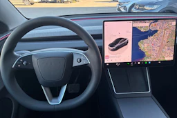 harmaa Tesla Model Y 2025 kuva 4.