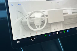 harmaa Tesla Model Y 2025 kuva 5.